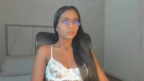 Snapshot of nicoll_ruiz_ chatting on April 23, 3:19 am Nicol online show from April 23, 3:19 am