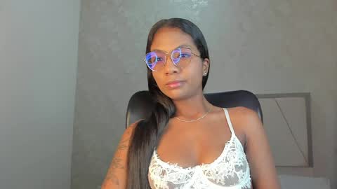 Snapshot of nicoll_ruiz_ chatting on April 28, 3:00 am Nicol online show from April 28, 3:00 am