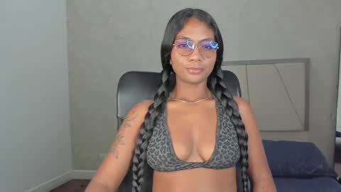 Snapshot of nicoll_ruiz_ chatting on May 2, 1:10 am Nicol online show from May 2, 1:10 am