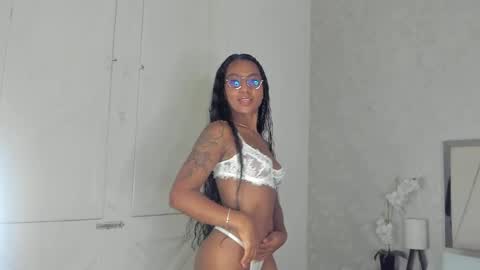 Snapshot of nicoll_ruiz_ chatting on May 22, 3:13 am Nicol online show from May 22, 3:13 am