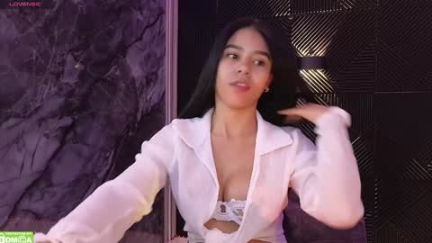 Nicoll  Independent model online show from December 16, 10:50 am