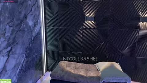 Nicoll  Independent model online show from January 20, 7:04 am