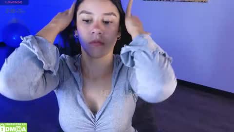 Nicoll  Independent model online show from February 27, 7:30 am