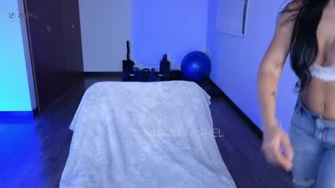 Nicoll  Independent model online show from April 7, 5:19 am