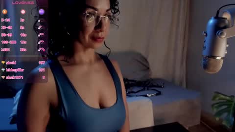 Snapshot of nicolle__smith_ chatting on February 24, 1:35 am Mrs Nicolle online show from February 24, 1:35 am