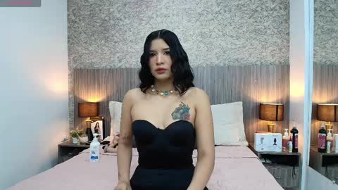 Nicolle Alvarez online show from April 5, 11:40 am