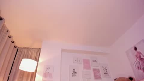 Snapshot of nicolle_foxy chatting on February 20, 3:01 am Nicolle online show from February 20, 3:01 am
