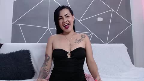 Snapshot of nicolle_gomes chatting on February 18, 7:32 pm nicolle gomes online show from February 18, 7:32 pm