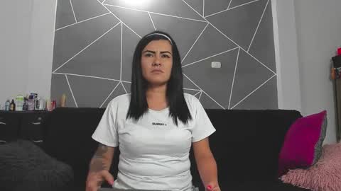 Snapshot of nicolle_gomes chatting on March 6, 2:41 am nicolle gomes online show from March 6, 2:41 am