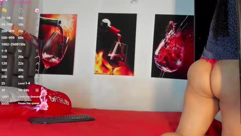 nicolle_hanks1 online show from October 24, 2:19 am