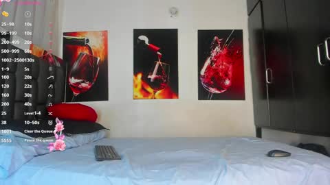 nicolle_hanks1 online show from May 14, 2:07 am