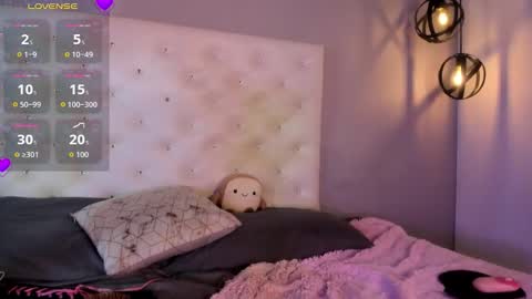 Nicolle online show from February 20, 1:55 pm