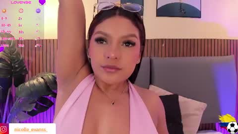 Snapshot of nicolleevan_ chatting on June 25, 12:20 pm NICOLLE EVANS online show from June 25, 12:20 pm
