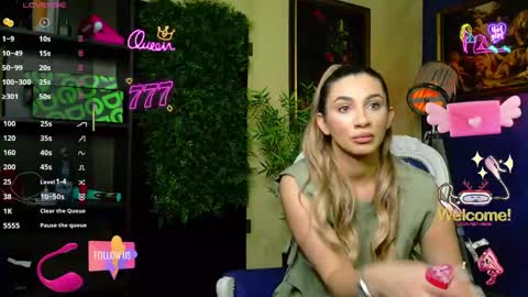 Nicolle online show from June 4, 9:15 am