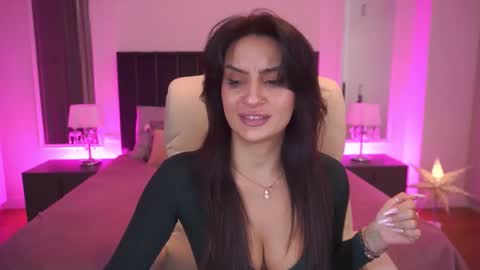 Nicole online show from December 19, 7:04 am