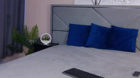 NicolRos online show from April 15, 1:51 pm