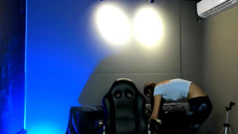 Nicol online show from November 28, 8:22 pm