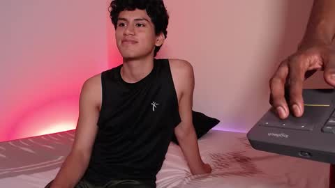 Snapshot of nicoymark1 chatting on November 19, 6:57 am Nico y Mark online show from November 19, 6:57 am