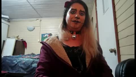 Snapshot of nidhogg_gothicc_neko chatting on August 4, 3:21 am Nidhgg online show from August 4, 3:21 am