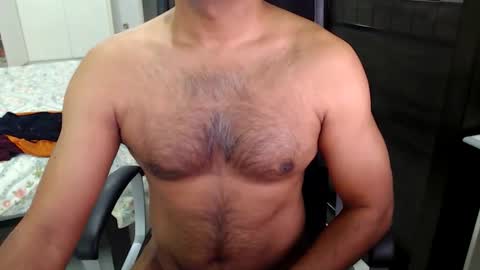 Snapshot of night_rider09711 chatting on December 17, 7:40 am night_rider09711 online show from December 17, 7:40 am