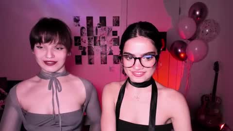 Snapshot of nightfloatt chatting on October 21, 5:35 pm Daisy online show from October 21, 5:35 pm