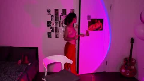 Snapshot of nightfloatt chatting on October 24, 10:06 pm Daisy online show from October 24, 10:06 pm