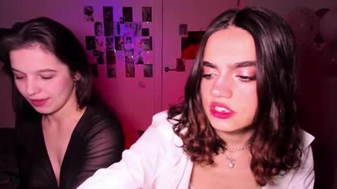 Snapshot of nightfloatt chatting on November 2, 2:19 pm Daisy online show from November 2, 2:19 pm