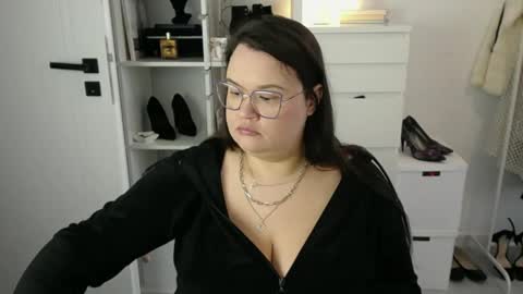 Holly online show from March 26, 7:47 am