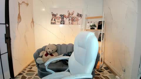 Anni online show from November 16, 8:25 pm