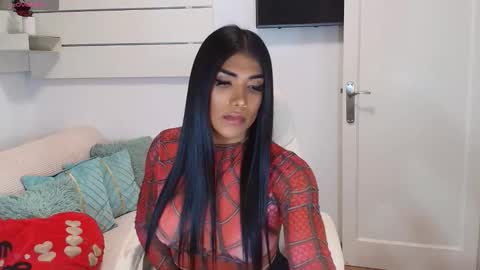 Snapshot of niickylovee chatting on October 10, 2:43 am Nicolle Bustamante online show from October 10, 2:43 am