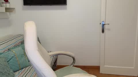 Nicolle Bustamante online show from November 26, 7:37 pm