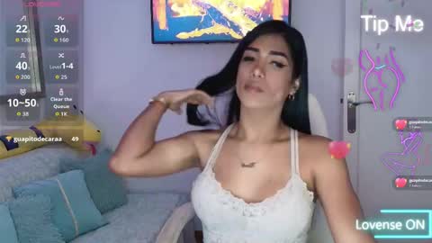 Nicolle Bustamante online show from May 6, 9:20 pm