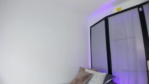 Niicole online show from December 20, 6:04 pm