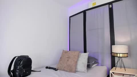 Niicole online show from February 20, 10:10 pm