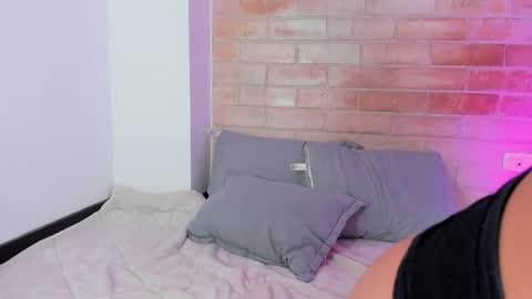 Niicole online show from May 26, 1:01 am