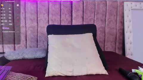 Nicolle  online show from January 15, 7:06 pm