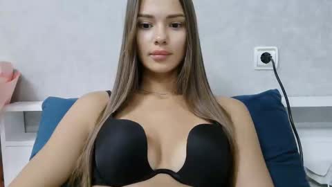 Snapshot of nika_verona1 chatting on June 3, 5:51 pm Nika online show from June 3, 5:51 pm