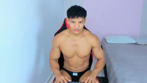 Snapshot of niki_marti chatting on August 4, 11:46 am niki online show from August 4, 11:46 am