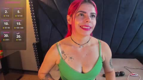 Snapshot of niki_santana chatting on October 3, 3:58 am niki online show from October 3, 3:58 am
