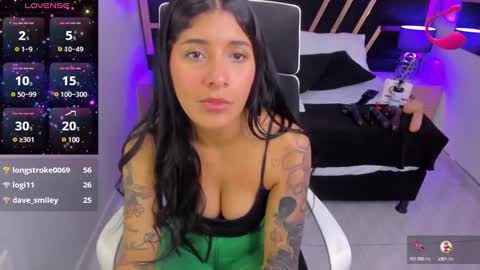 Snapshot of nikibryce_ chatting on December 3, 4:50 pm Niki online show from December 3, 4:50 pm