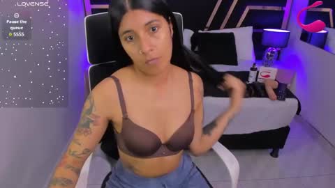 Snapshot of nikibryce_ chatting on February 1, 7:23 pm Niki online show from February 1, 7:23 pm