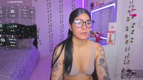 Snapshot of nikibryce_ chatting on May 19, 1:11 am Niki online show from May 19, 1:11 am