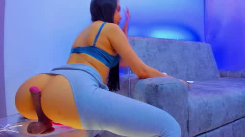 Snapshot of nikii_white chatting on November 16, 5:02 am nikii_white online show from November 16, 5:02 am