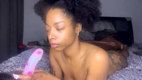 nikitalove104 online show from December 15, 11:31 pm