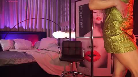 Snapshot of nikki_amour chatting on October 17, 12:08 pm Nikki online show from October 17, 12:08 pm