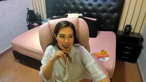 Nikki  online show from June 5, 10:15 pm