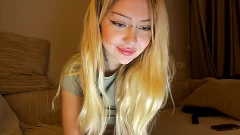 nicolette online show from December 17, 7:37 pm