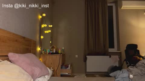 Snapshot of nikki_whatever chatting on November 27, 5:04 pm nicolette online show from November 27, 5:04 pm