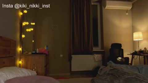 Snapshot of nikki_whatever chatting on November 30, 4:11 pm nicolette online show from November 30, 4:11 pm