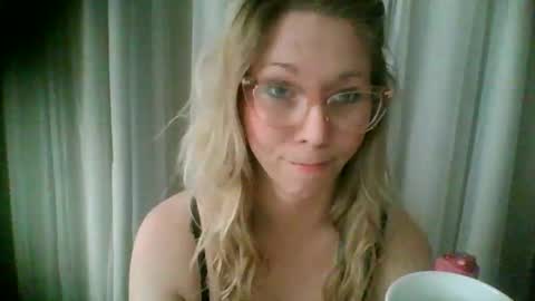nikkib653466 online show from January 6, 6:22 pm